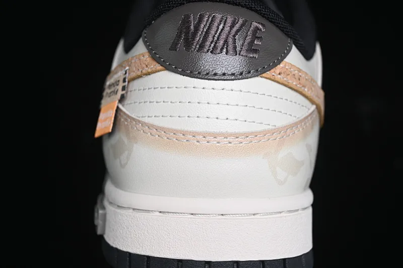 All Categories Nk SB Dunk Series Nk SB Dunk Low Low-top sneakers Nk Dunk Low Panda Prank Pioneer Knight Sandstorm Black Brown Low-top casual sneakers DD1391-100